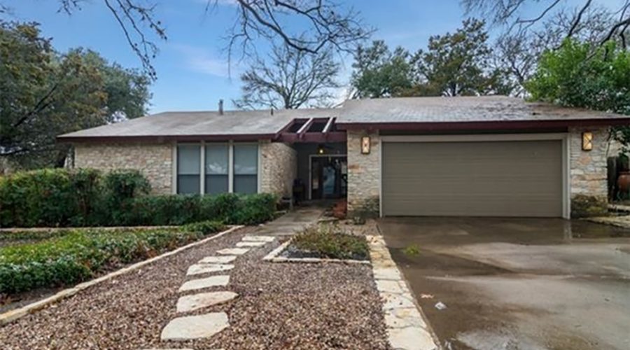 The front of a ranch style home in Austin